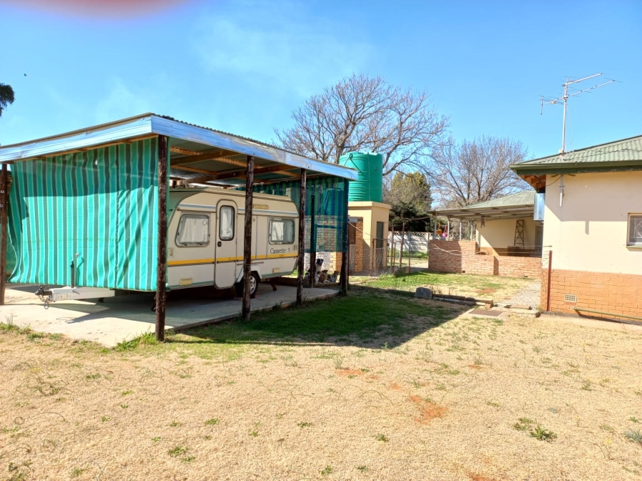 4 Bedroom Property for Sale in Hennenman Free State